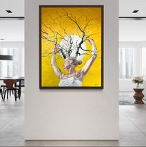 Maleri i gule farver af kvinde og birketræ
