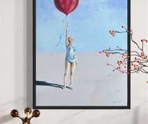 Lille lyst maleri af kvinde med ballon på strand